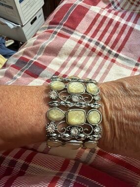 Premier Design Knock Out Bracelet